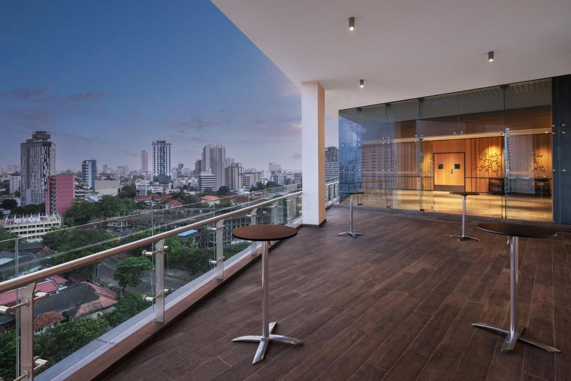 Courtyard By Marriott Colombo Hotel Buitenkant foto